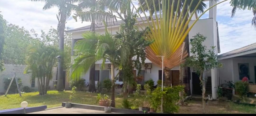 Different Strokes Cottage Ukunda Exterior photo